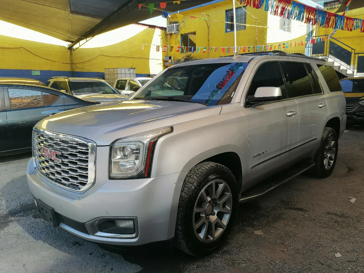 GMC YUKON DENALI 4X4
