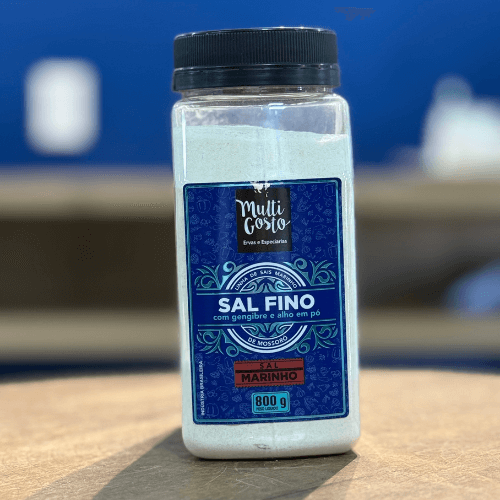 Sal fino com gengibre e alho em pó