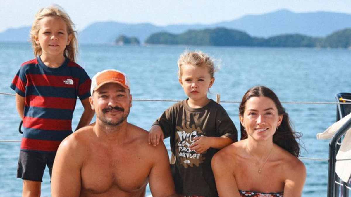 Популярные Youtube-блогеры La Vagabonde пережили серьезное столкновение у берегов Японии