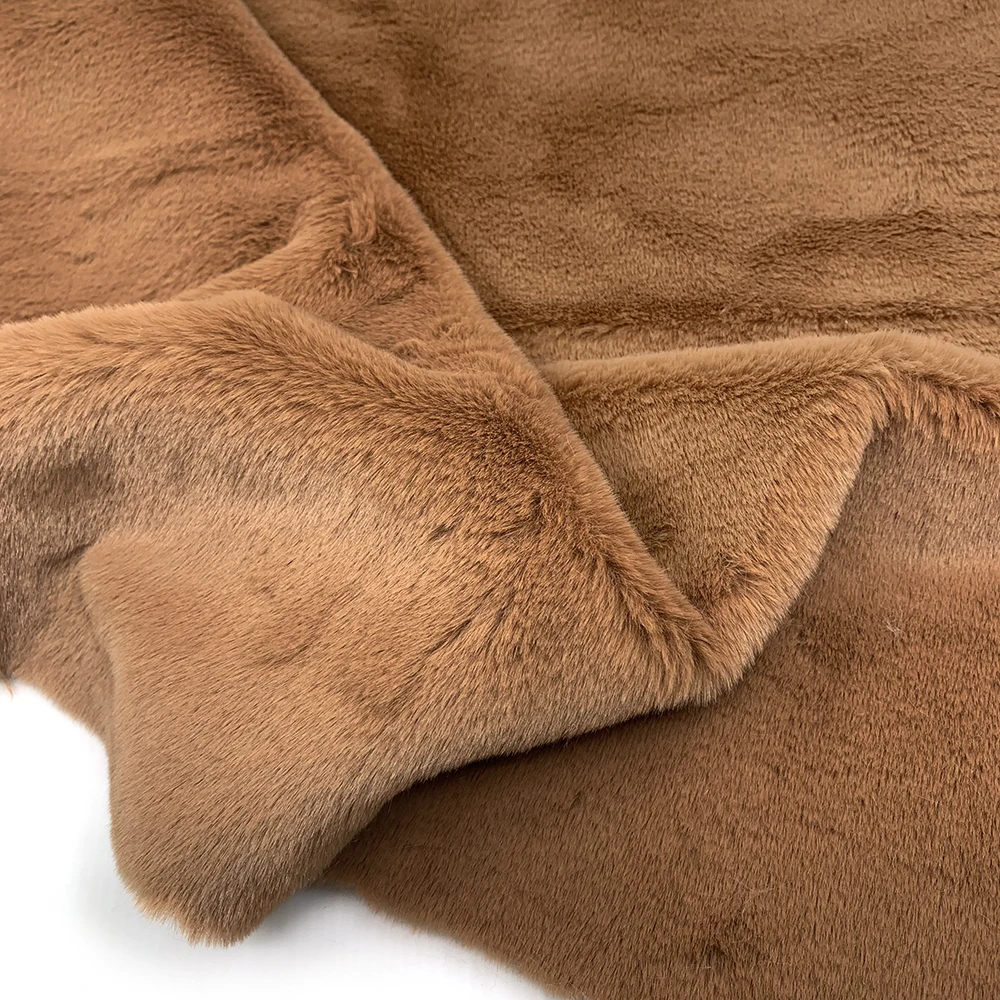 Huang Zong - Yellow Brown faux fur swatch