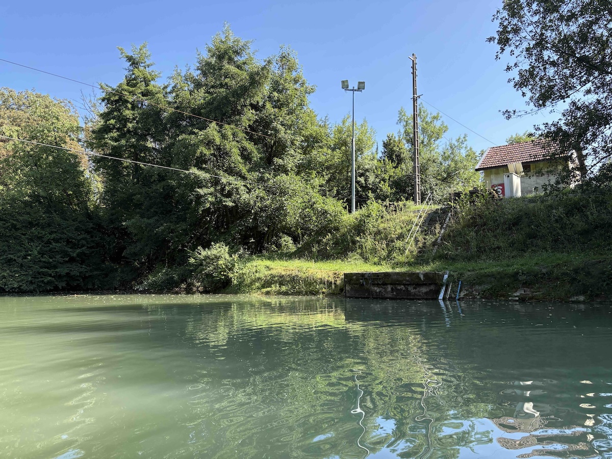 Aiguille de Biermes sur la riviere de l'Aisne en kayak